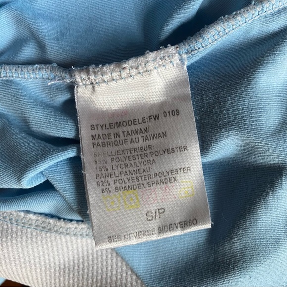 FILA retro design short sleeved woman’s athletic top. - Picture 6 of 6